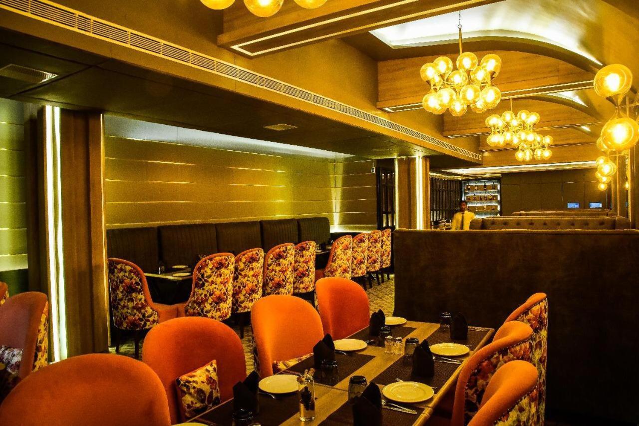 DNG The Grand Hotel Kanpur Exterior foto
