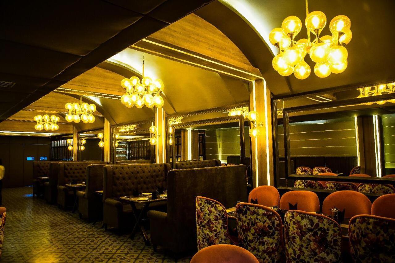 DNG The Grand Hotel Kanpur Exterior foto