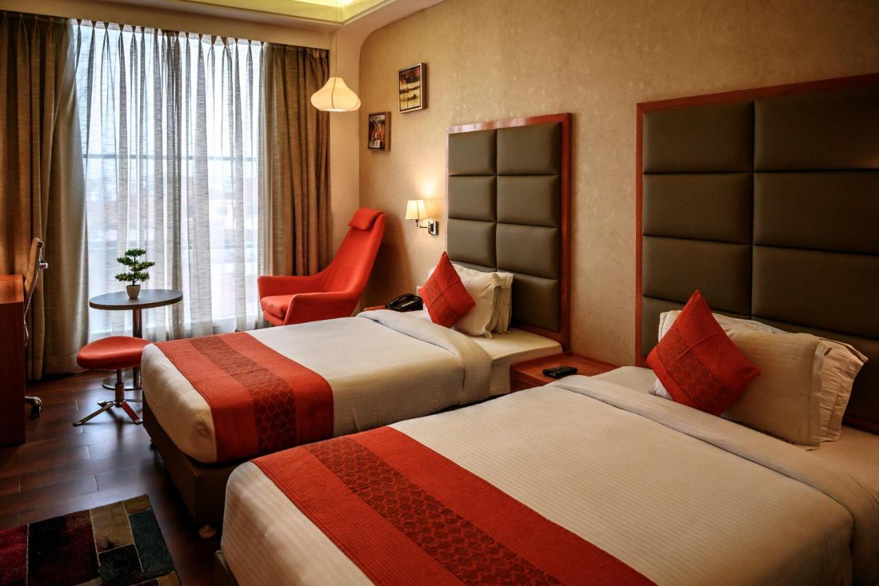 DNG The Grand Hotel Kanpur Exterior foto