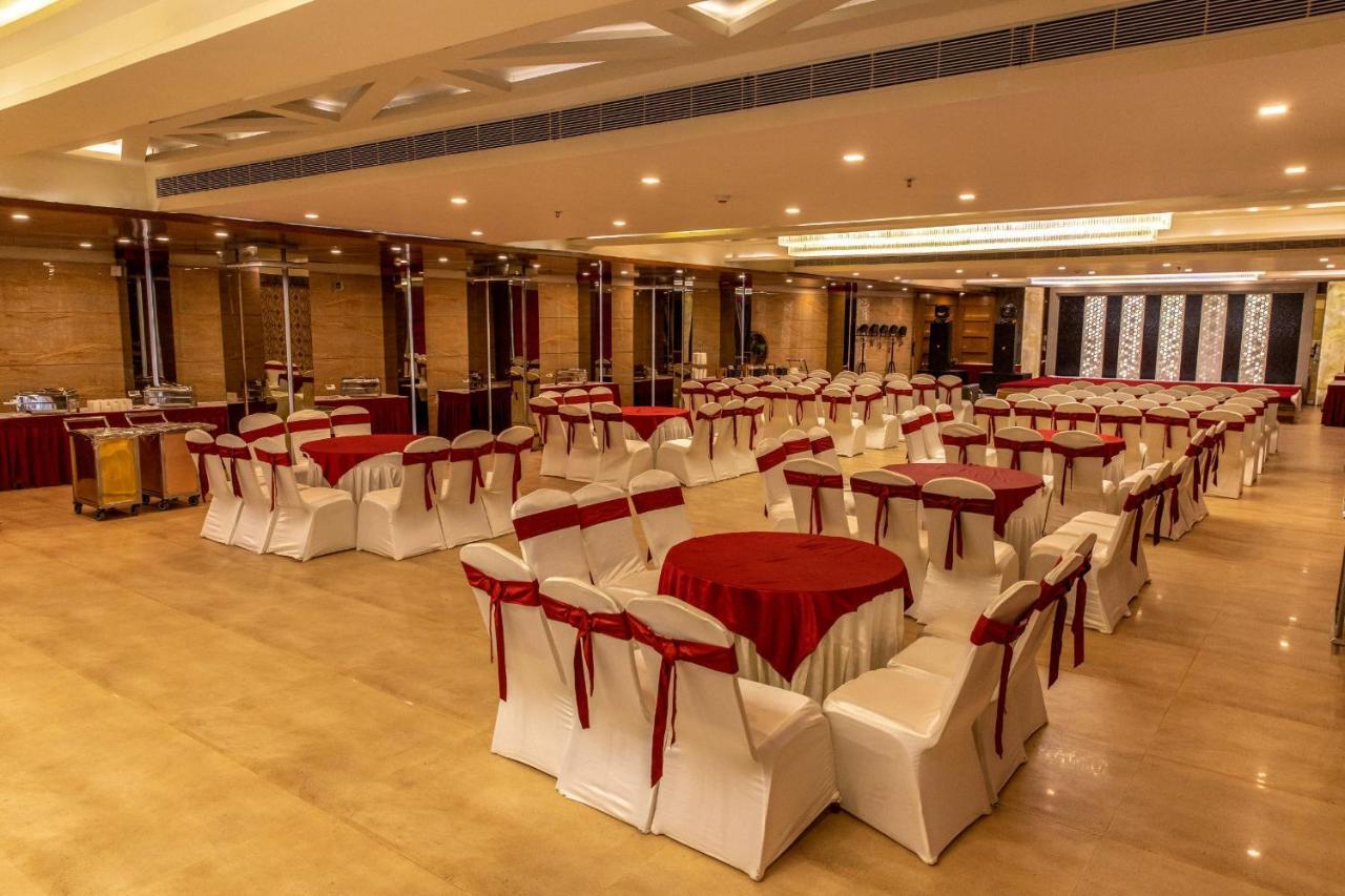 DNG The Grand Hotel Kanpur Exterior foto
