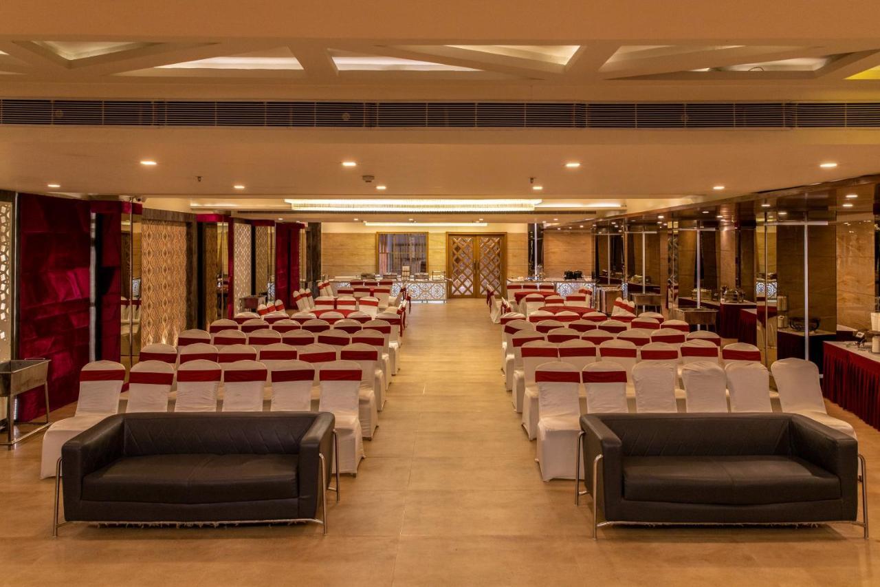 DNG The Grand Hotel Kanpur Exterior foto