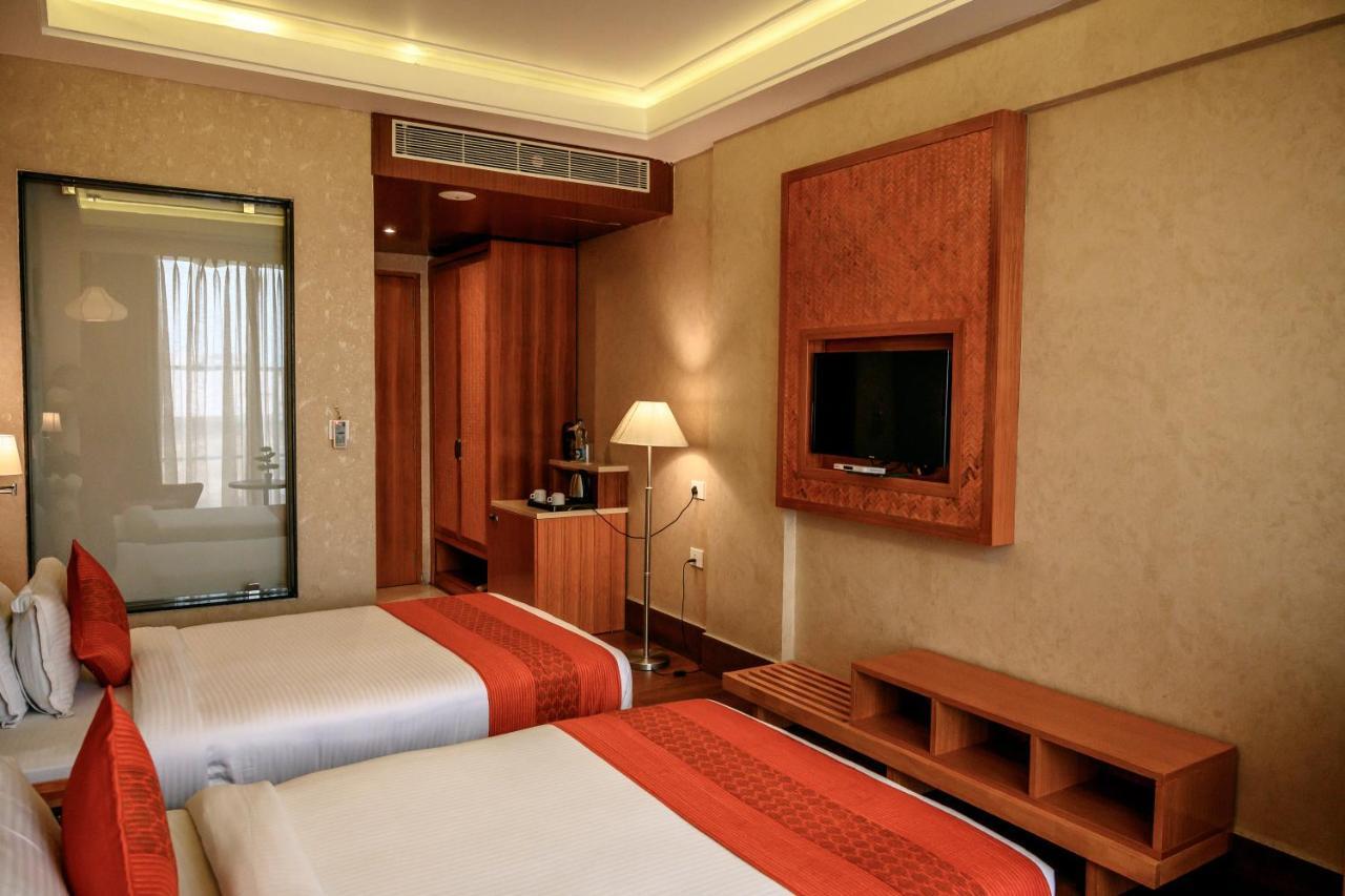 DNG The Grand Hotel Kanpur Exterior foto