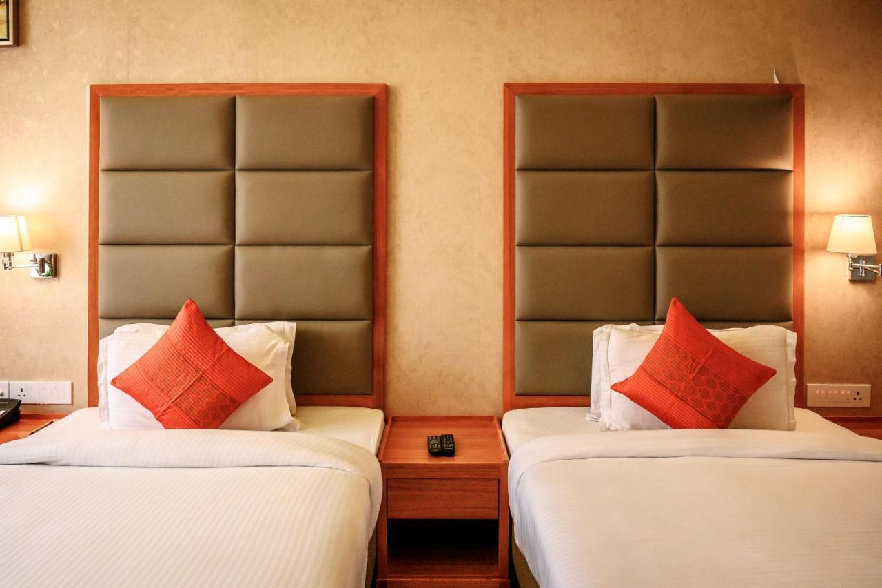DNG The Grand Hotel Kanpur Exterior foto